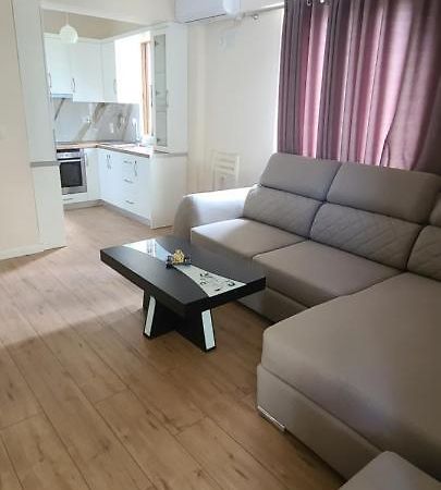 Brand New Apartment Gjirokastër מראה חיצוני תמונה