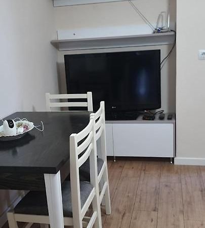 Brand New Apartment Gjirokastër מראה חיצוני תמונה
